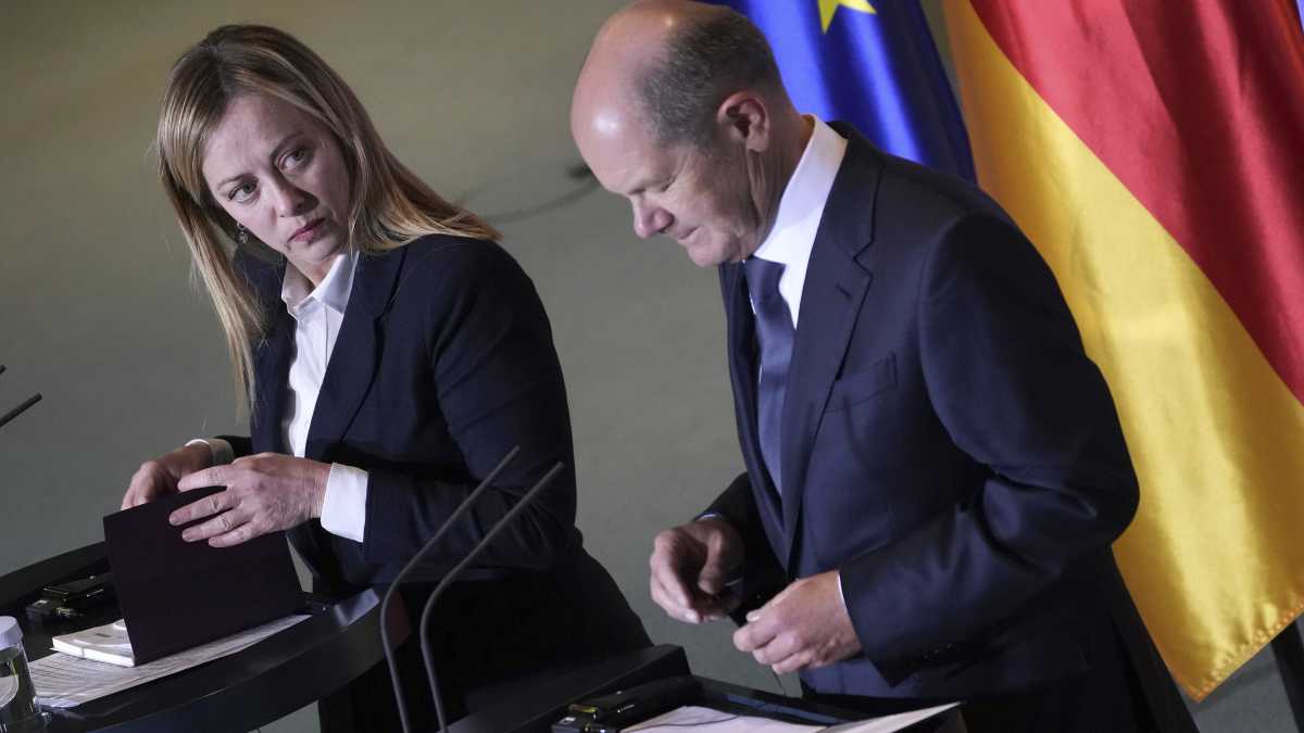 Immagine di Meloni spera in Scholz per il Consiglio europeo. Ma tra Roma e Berlino i dossier contesi sono parecchi