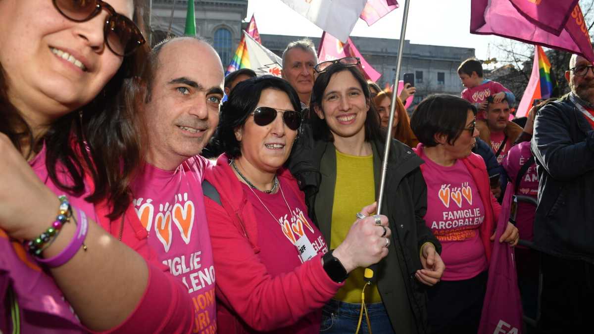 Immagine di L'ansia dei cattolici Pd: "Sulle adozioni delle coppie gay rischiamo di essere radicali e velleitari”