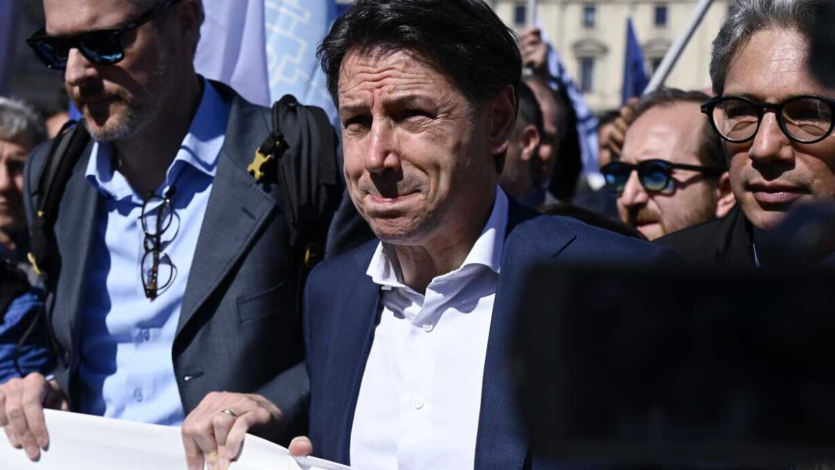 Immagine di Venti militari ucraini in Italia. E per Conte è subito "escalation"