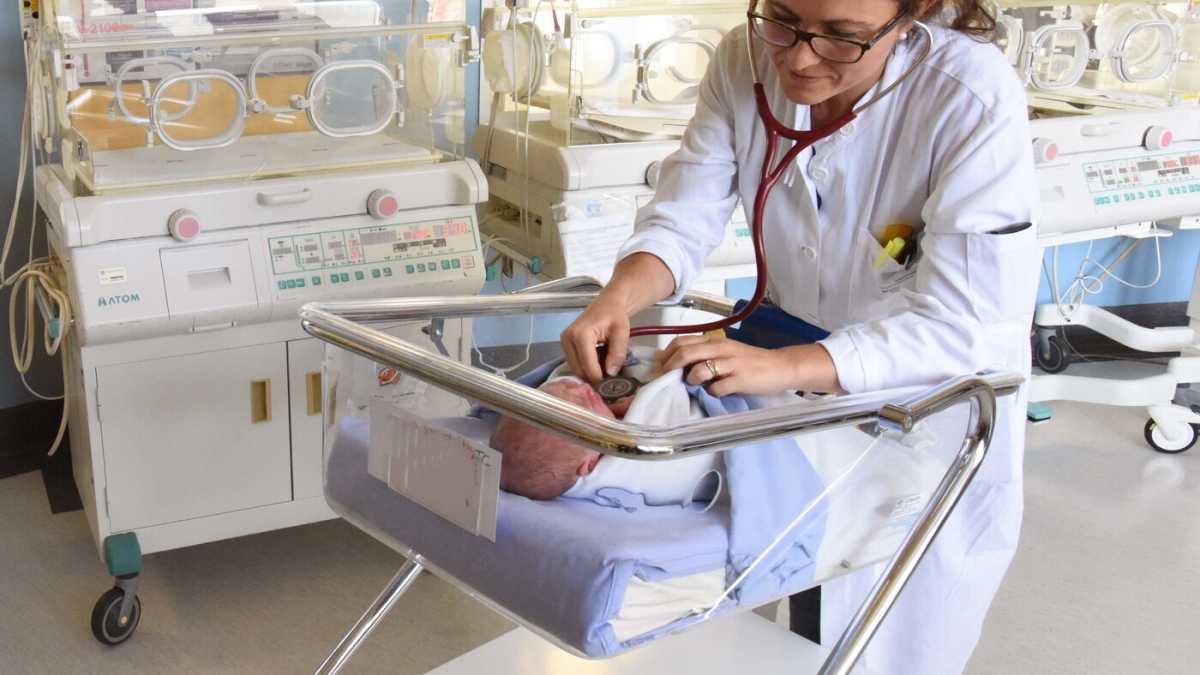 Immagine di Nel 2022 la popolazione italiana scende a 58,8 milioni: record negativo di nascite