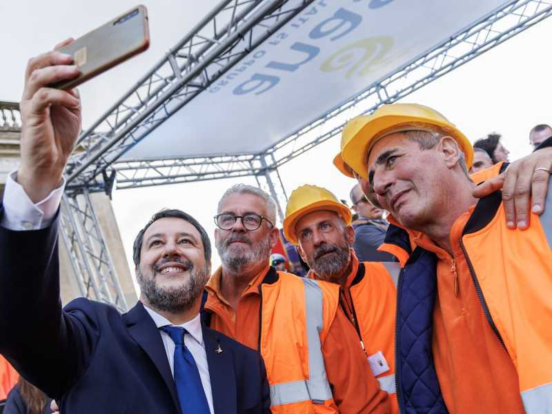 Ingegner Salvini. Viaggio all'interno del suo Politecnico, dove si sogna il Ponte di Messina