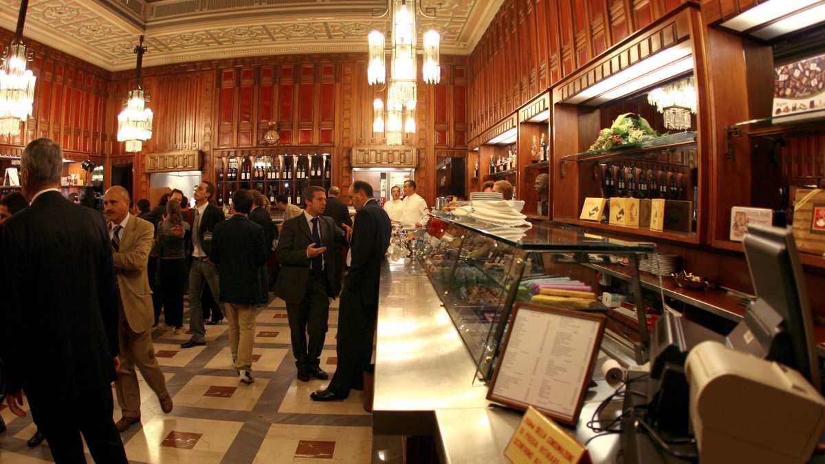 Immagine di Piatto ricco a Montecitorio. Il ristorante della Camera alza i prezzi: 2 euro in più per il menù patriota