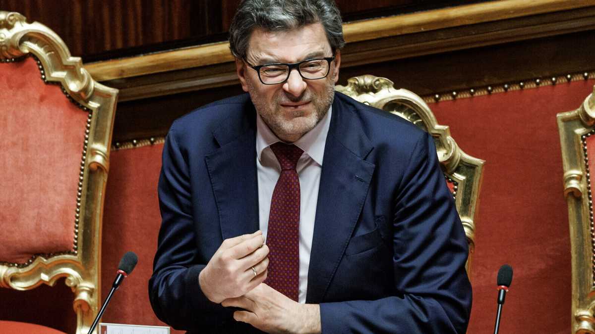 Immagine di Giorgetti, comefossantani. Così il governo dice sì alla ratifica del Mes, ma anche no