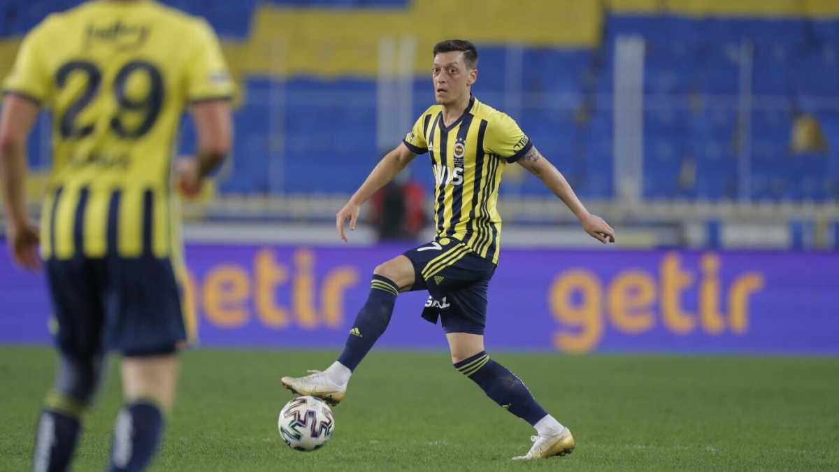 Immagine di Il ritiro di Mesut Ozil lascia un vuoto negli appassionati di calcio cresciuti su Youtube