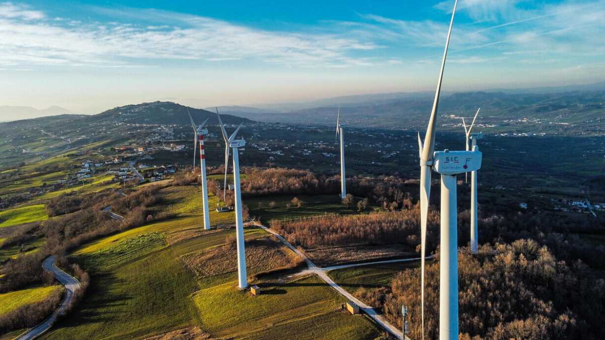 Immagine di Per le rinnovabili boom di autorizzazioni nel 2022 : il vero ostacolo è la burocrazia