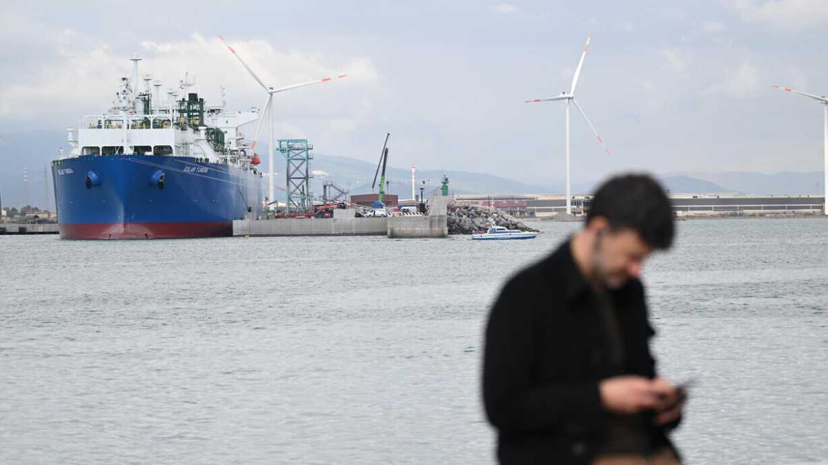 Immagine di Come funziona una nave rigassificatrice come quella di Piombino e perché conviene