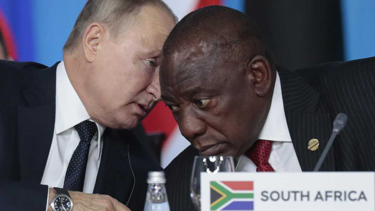 Immagine di Putin invitato in Sudafrica. I dubbi di Ramaphosa e l’insidia di Orbán