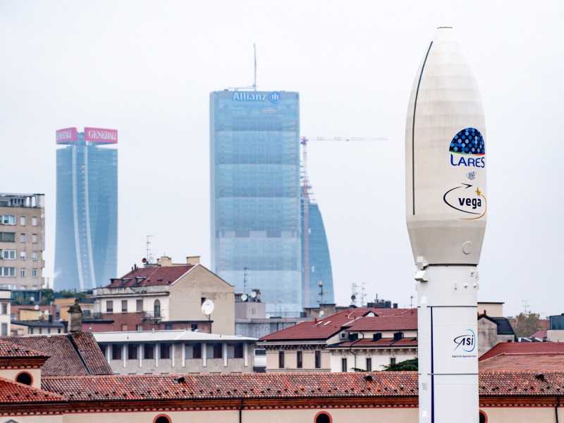 Il razzo Vega a Milano (LaPresse) <br />