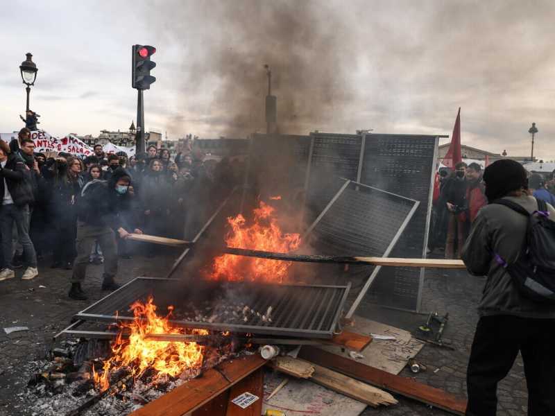 Proteste a Parigi (Ansa)