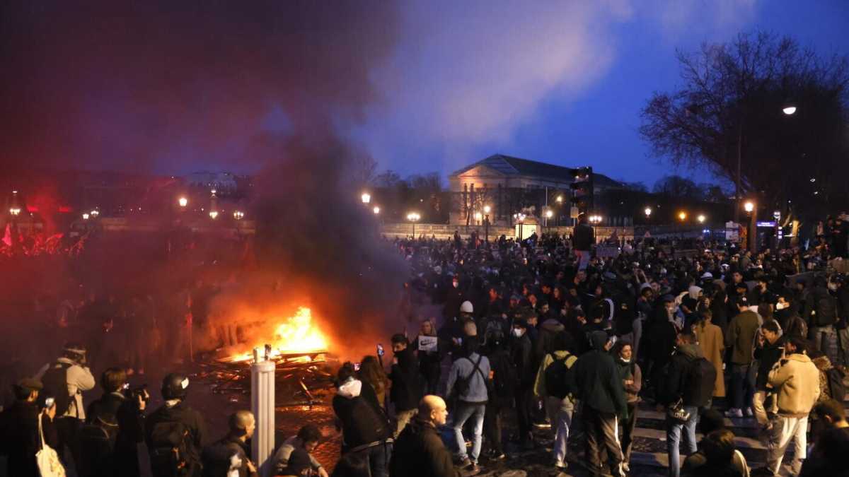 Immagine di Nella piazza degli incendi c’è il futuro della Francia e del macronismo