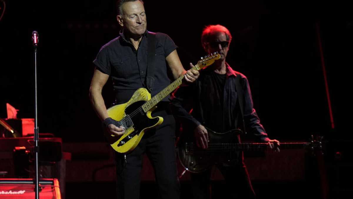 Immagine di Bruce Springsteen in concerto riesce ancora a portarci all’estate del 1984