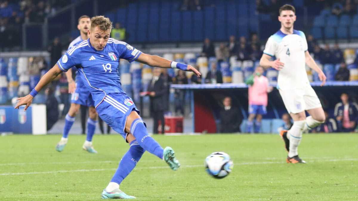 Immagine di Viva il non-italiano di Retegui. Se la smettessimo dell'Inno sarebbe un gran gol