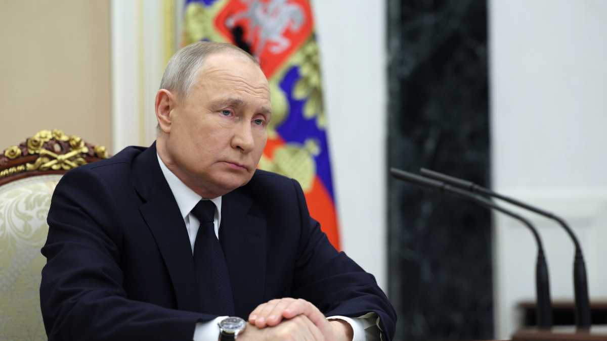 Immagine di Oligarchi e champagne. Ecco come la Russia riesce a ottenere merci europee