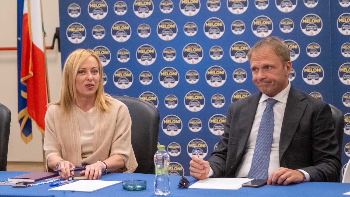 Immagine di Meloni e i paradossi del divieto alla carne sintetica