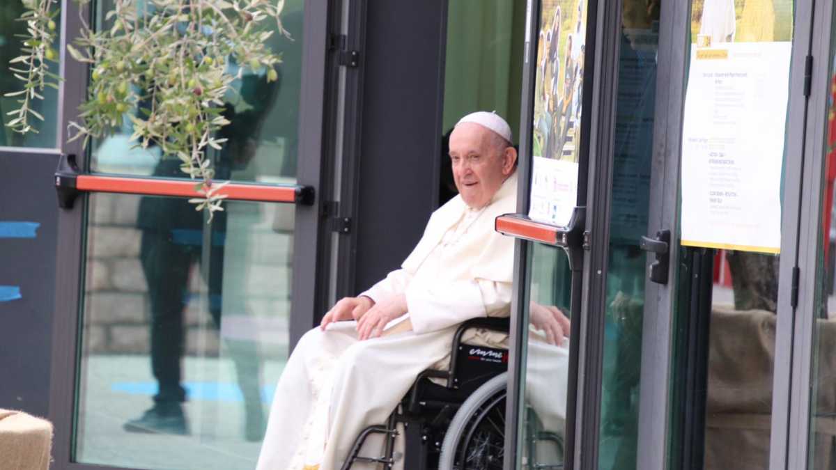Immagine di Papa Francesco ricoverato al Gemelli dopo un malore. Annullate le udienze