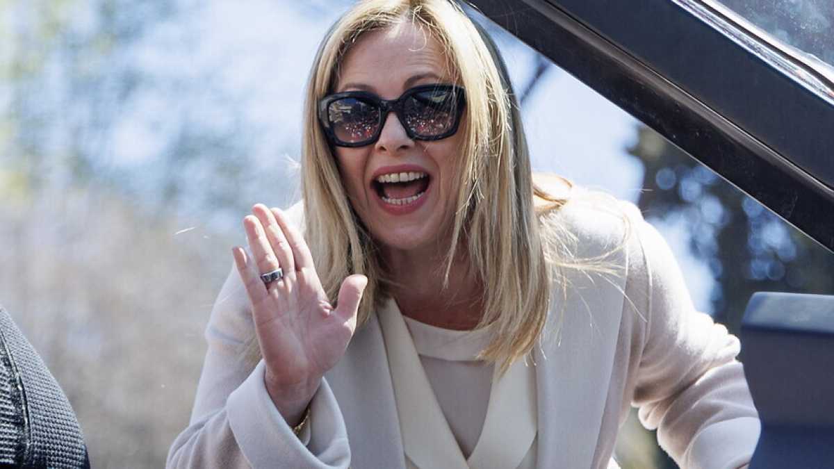Immagine di Un tormentone di successo per Meloni, una camomilla per Musk