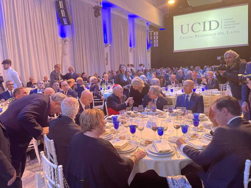 La cena delle nomine. Al tavolo con l'ad di Eni, Descalzi ("Siddharta") e Tajani. Il racconto