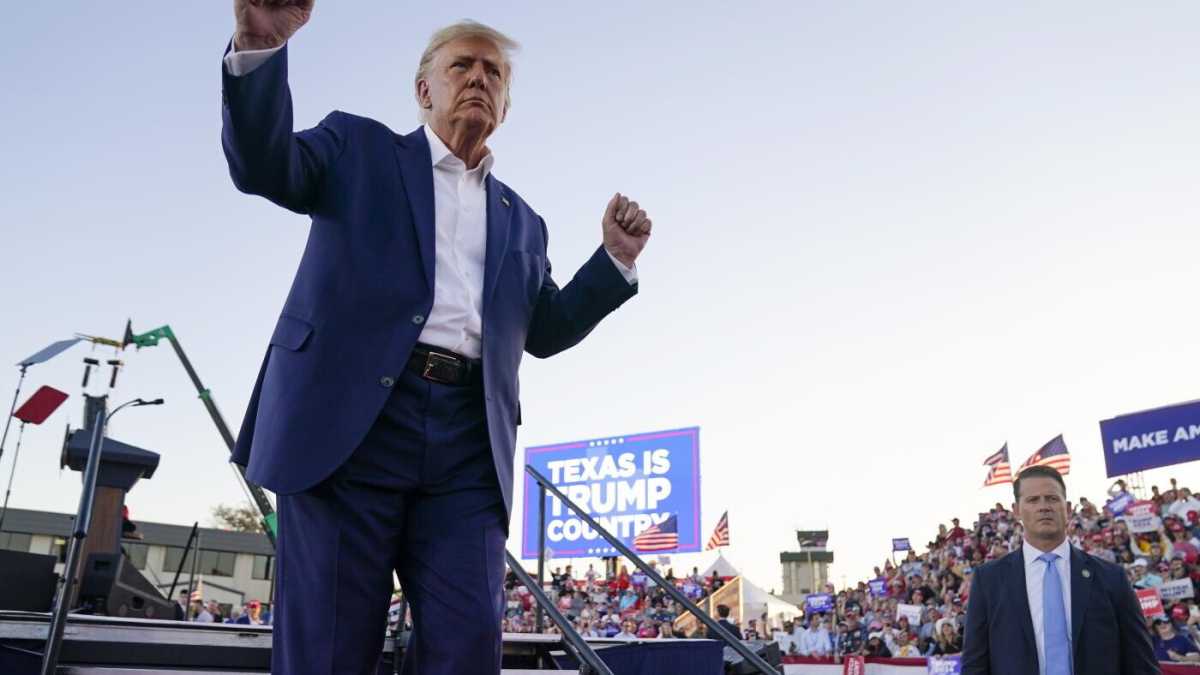Immagine di Trump è risorto con una foto falsa: il non-arresto e la disinformazione vendicativa