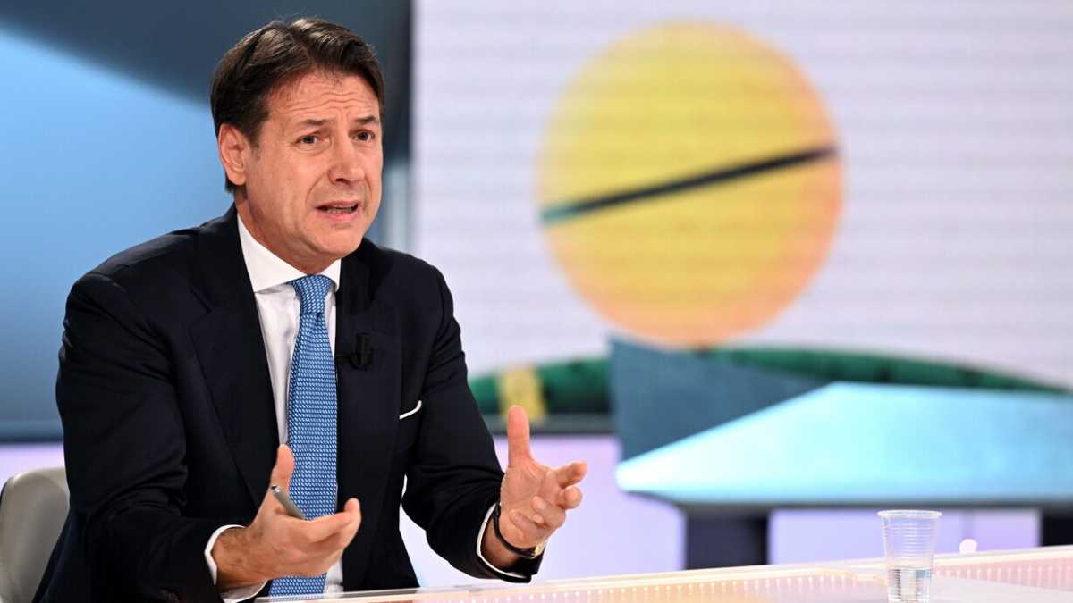 Immagine di Conte prova a riprendersi la centralità: "Un tavolo con il governo per il Pnrr"