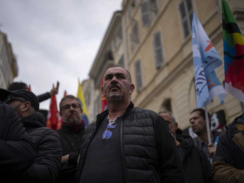 Il leader sindacale della CGT Olivier Mateu a una manifestazione a Marsiglia, sabato 18 marzo 2023 (Foto AP/Daniel Cole) <br />
