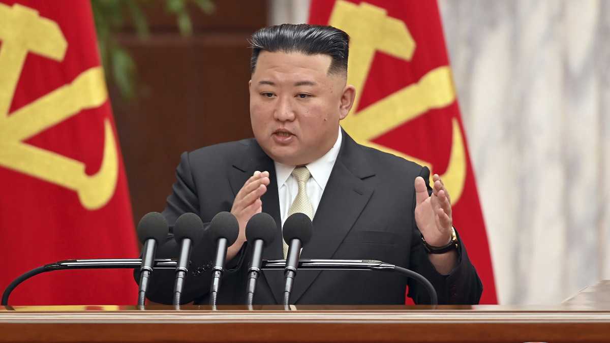 Immagine di Pyongyang al fianco di Putin. I regimi di alleano per necessità