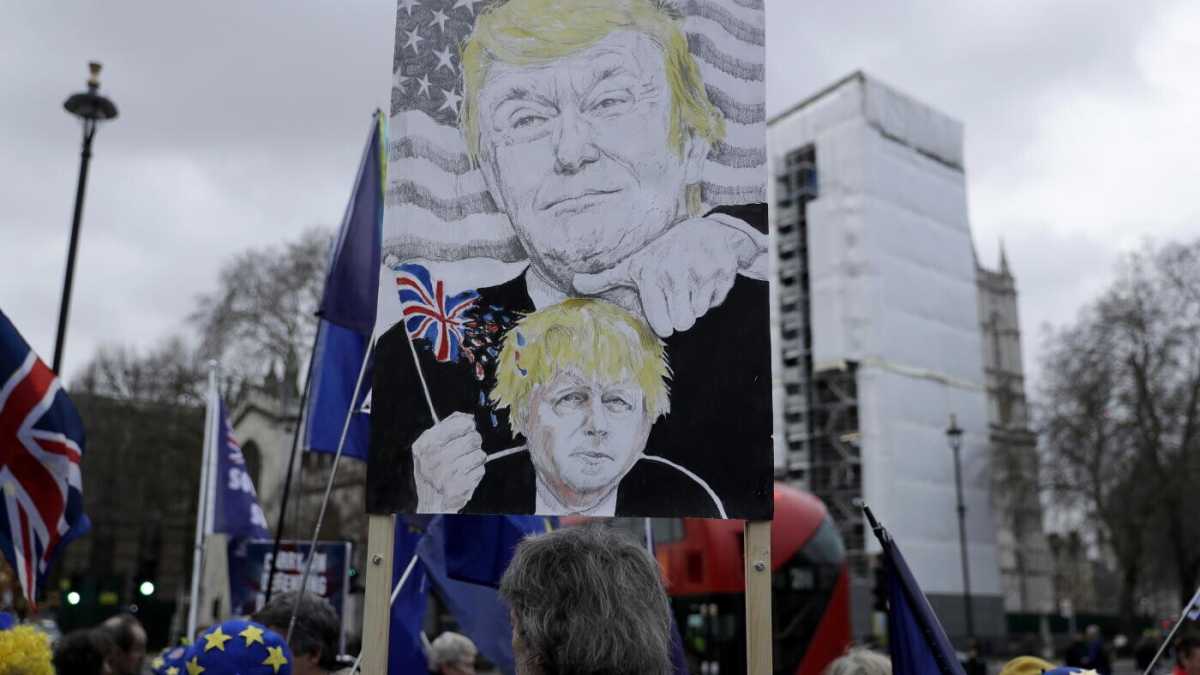 Immagine di Putin, Trump e la Brexit. Il filo rosso della guerra ibrida contro l’occidente