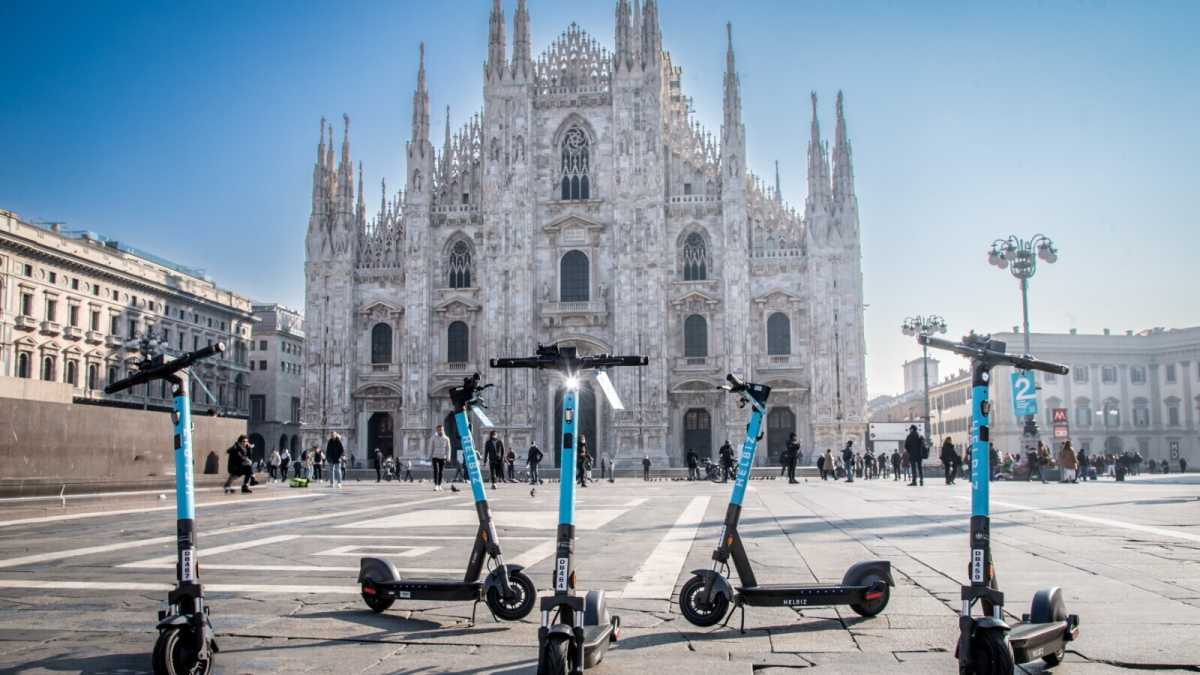 Immagine di Parigi vieta i monopattini, la via italiana per ora è in mano ai sindaci