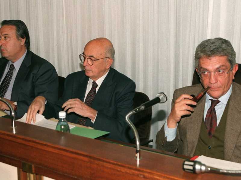 Giovanni Pellegrino (destra) con&nbsp;<span style="color: rgb(46, 45, 45); font-family: Arial, Helvetica, sans-serif;">Giorgio Napolitano (centro) e Ferdinando Masone (sinistra)</span>