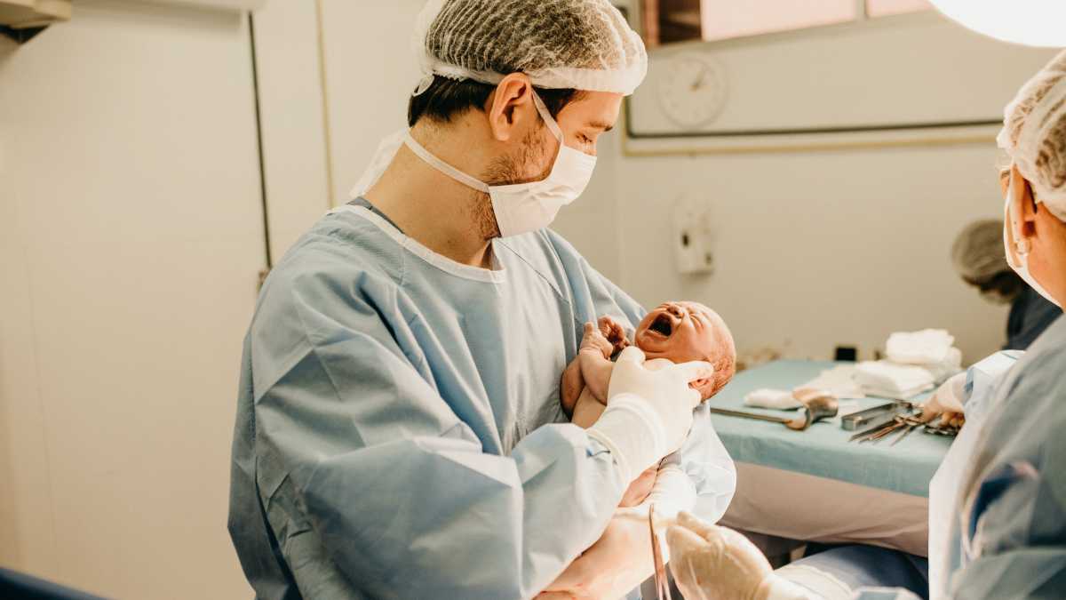 Immagine di I bambini venduti e il corpo come forno. Altre idee sulla maternità surrogata