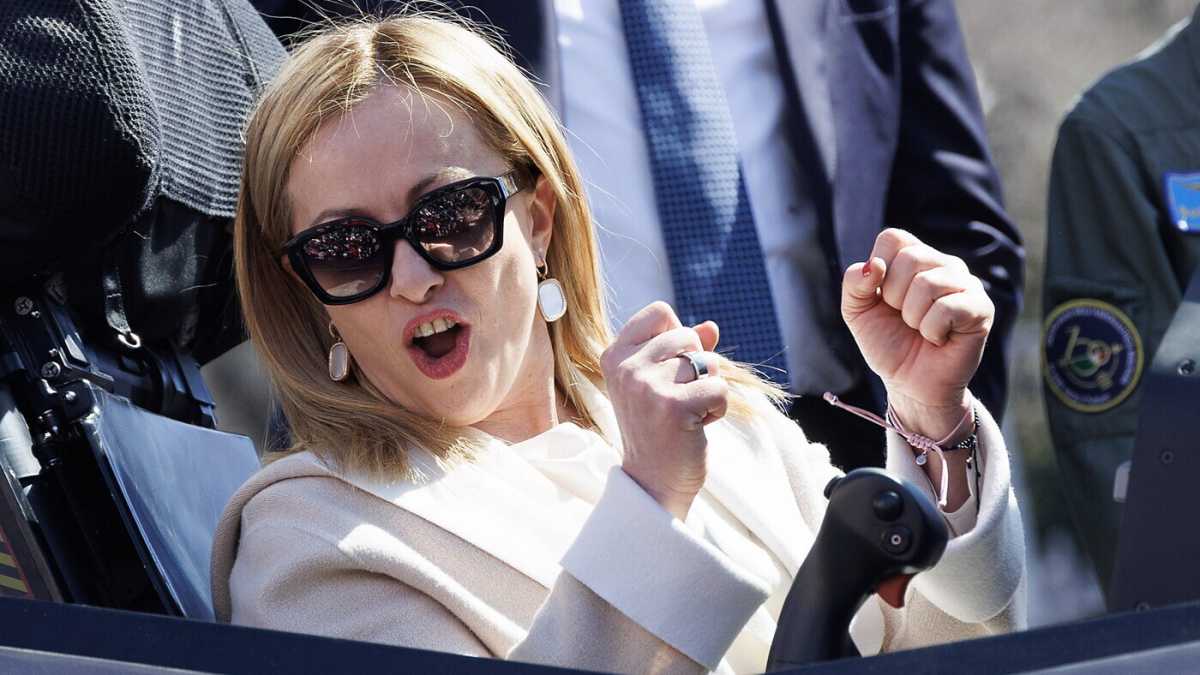 Immagine di Un'autocertificazione da 40 miliardi. Meloni stana i sindaci sul Pnrr, e cerca un alibi