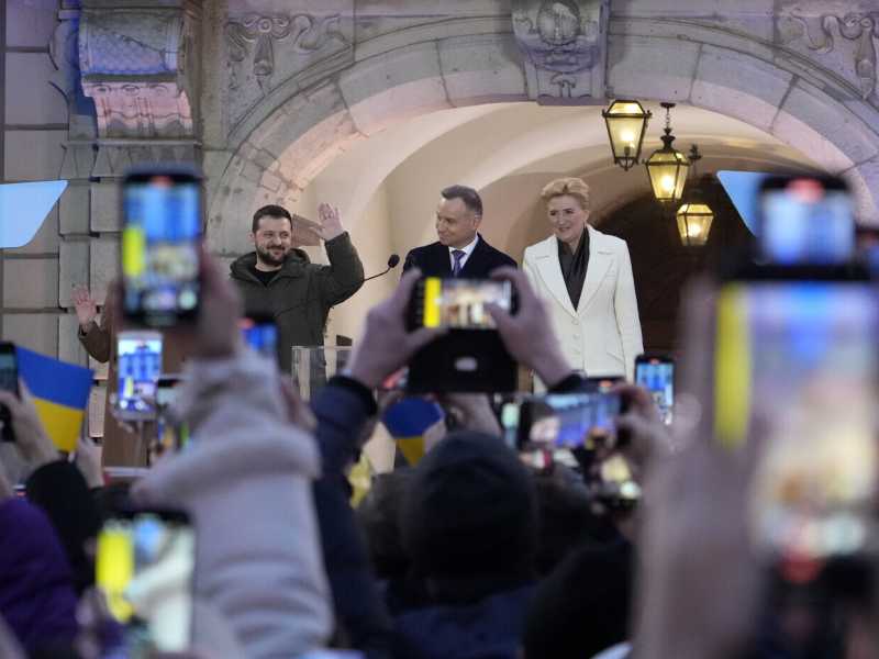 Due viaggi a confronto: Zelensky a Varsavia, Lukashenka a Mosca