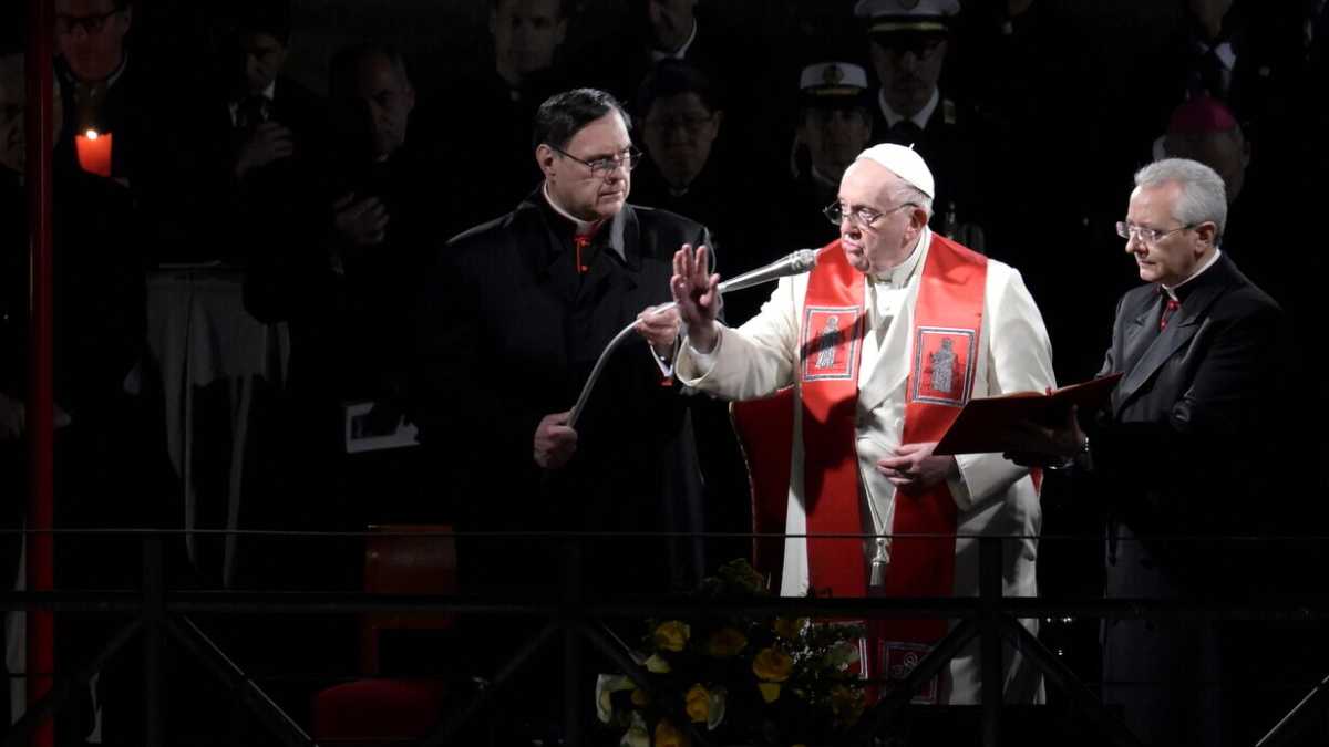 Immagine di Via Crucis segreta. Per il Venerdì santo al Colosseo i libretti ancora non ci sono
