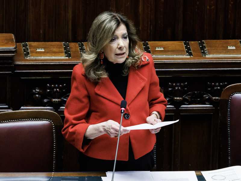 Alcatraz Casellati. Riforme annunciate e falò di leggi. I prigionieri della ministra delle Riforme