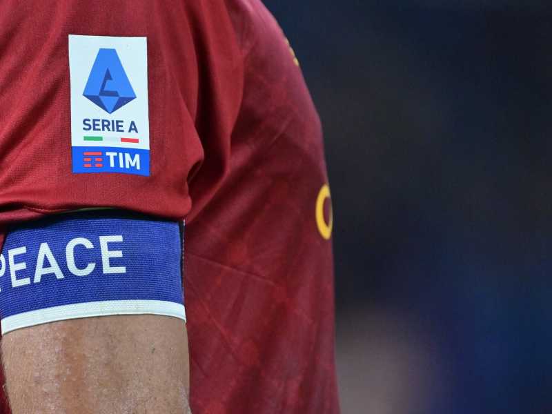 A furia di campagne di sensibilizzazione sulle maglie dei calciatori spariranno gli sponsor