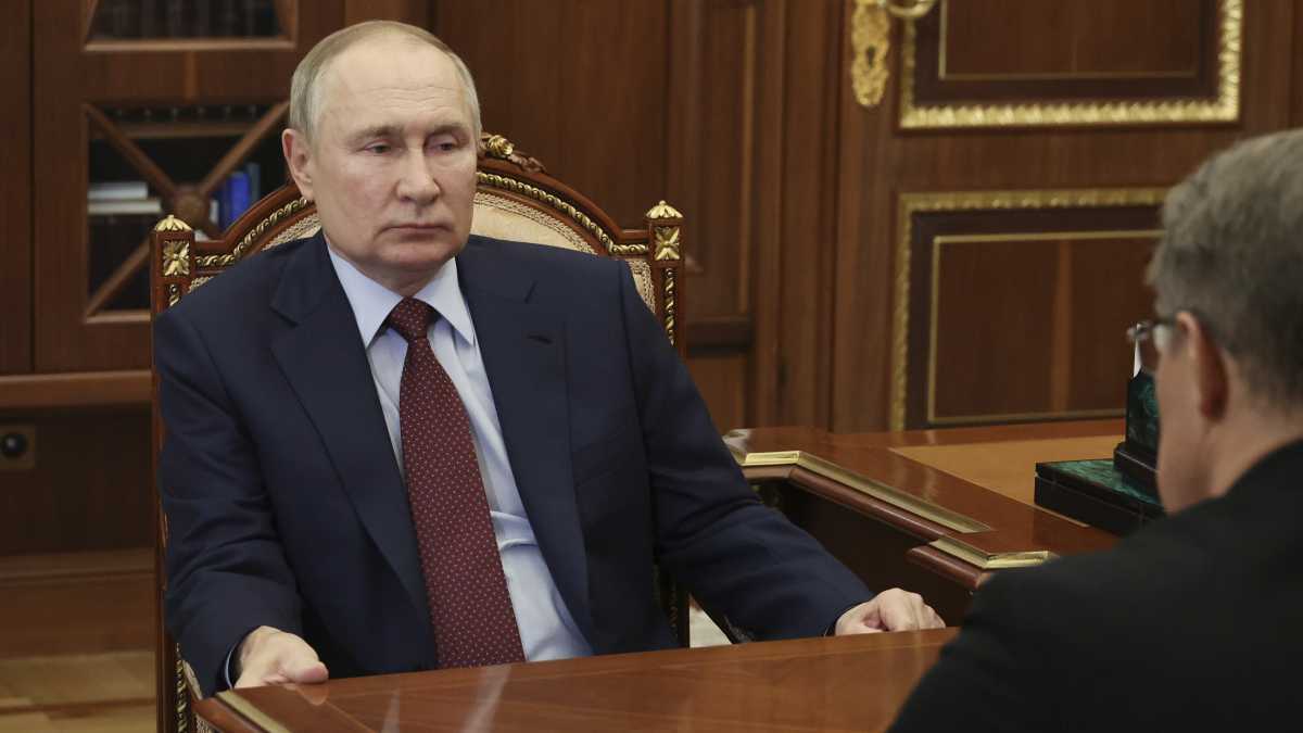 Immagine di Russia in rosso. A marzo sono dimezzate le entrate da petrolio e gas