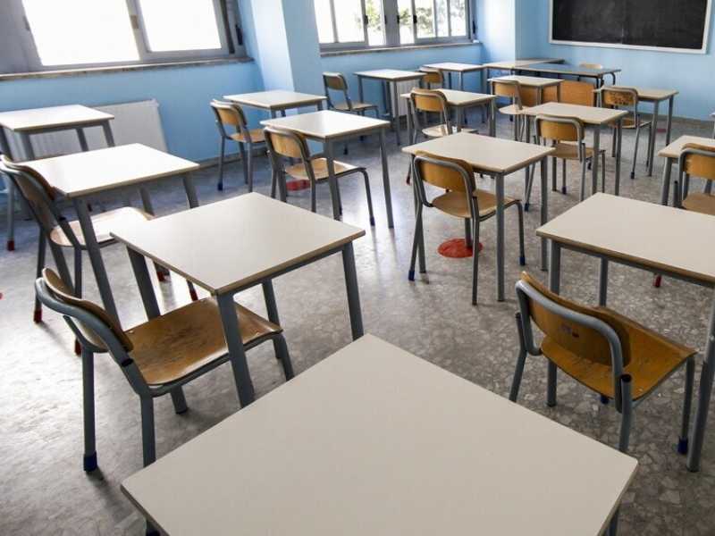 Dopo la sospensione della maestra di Nuoro aboliamo le feste di Pasqua