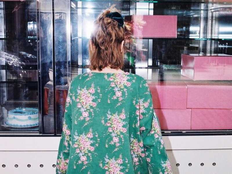 Un'immagine-simbolo di Hotel Vetements, che recupera tessuti di arredo, come nel progetto Marta Ferri&nbsp;<br />