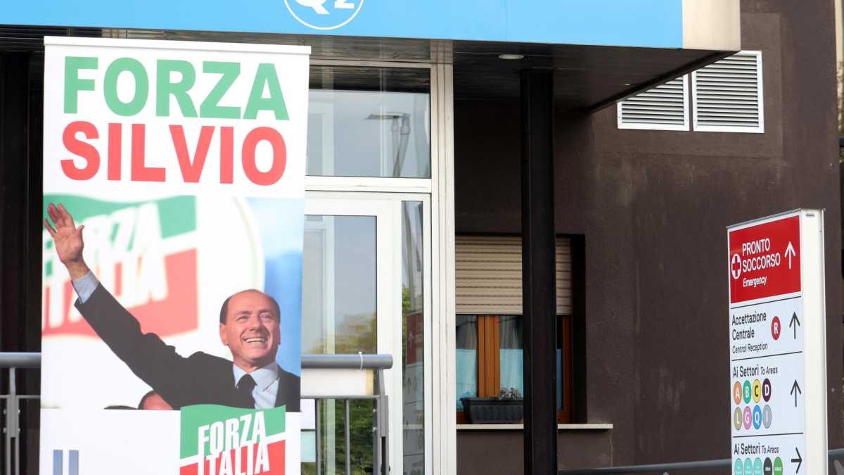 Immagine di Sesto giorno di ricovero per Berlusconi. Zangrillo: "Progressivo e costante miglioramento"