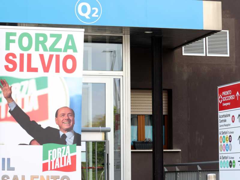 Sesto giorno di ricovero per Berlusconi. Zangrillo: "Progressivo e costante miglioramento"