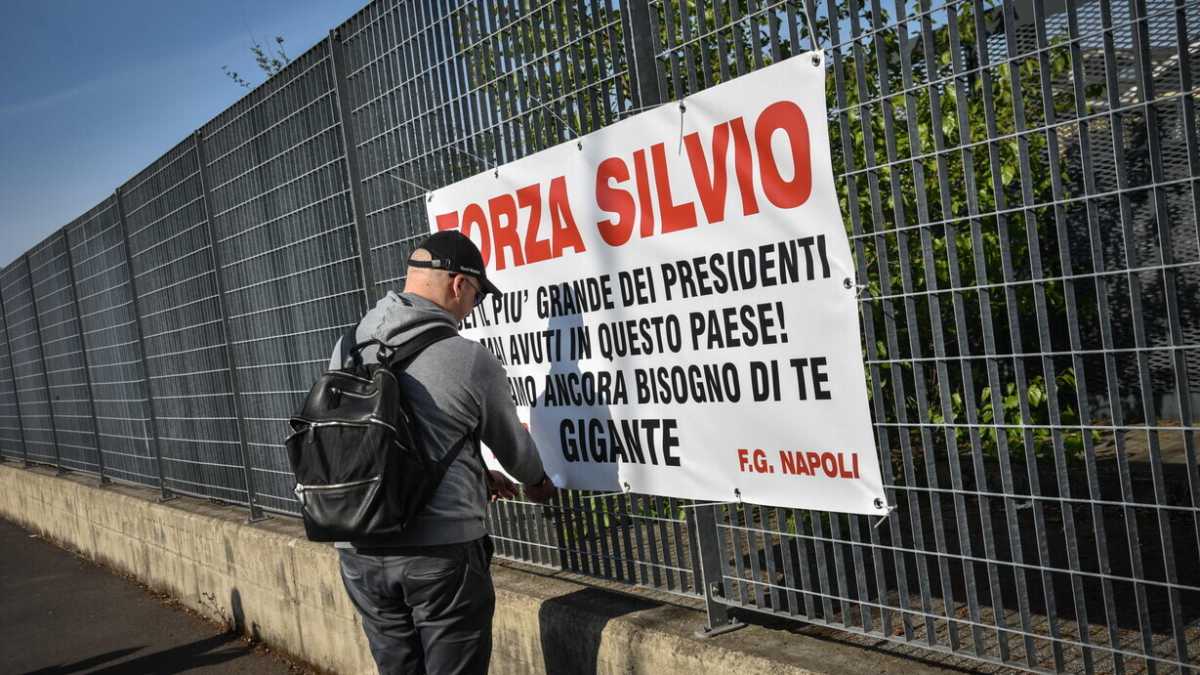 Immagine di Notte tranquilla per Berlusconi, all'ottavo giorno di terapia intensiva