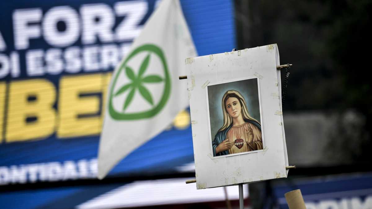 Immagine di Il caso della madonna di Trevignano e lo strano legame con il medico leghista
