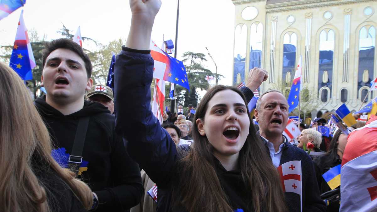 Immagine di È piazza della Libertà il cuore della Georgia che protesta e sogna l’Ue