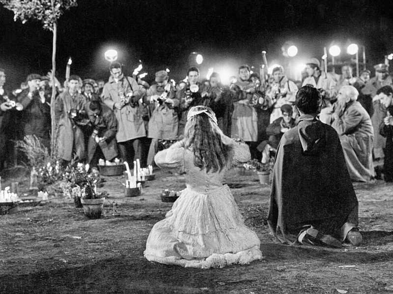 La scena del "miracolo" nella Dolce vita di Fellini