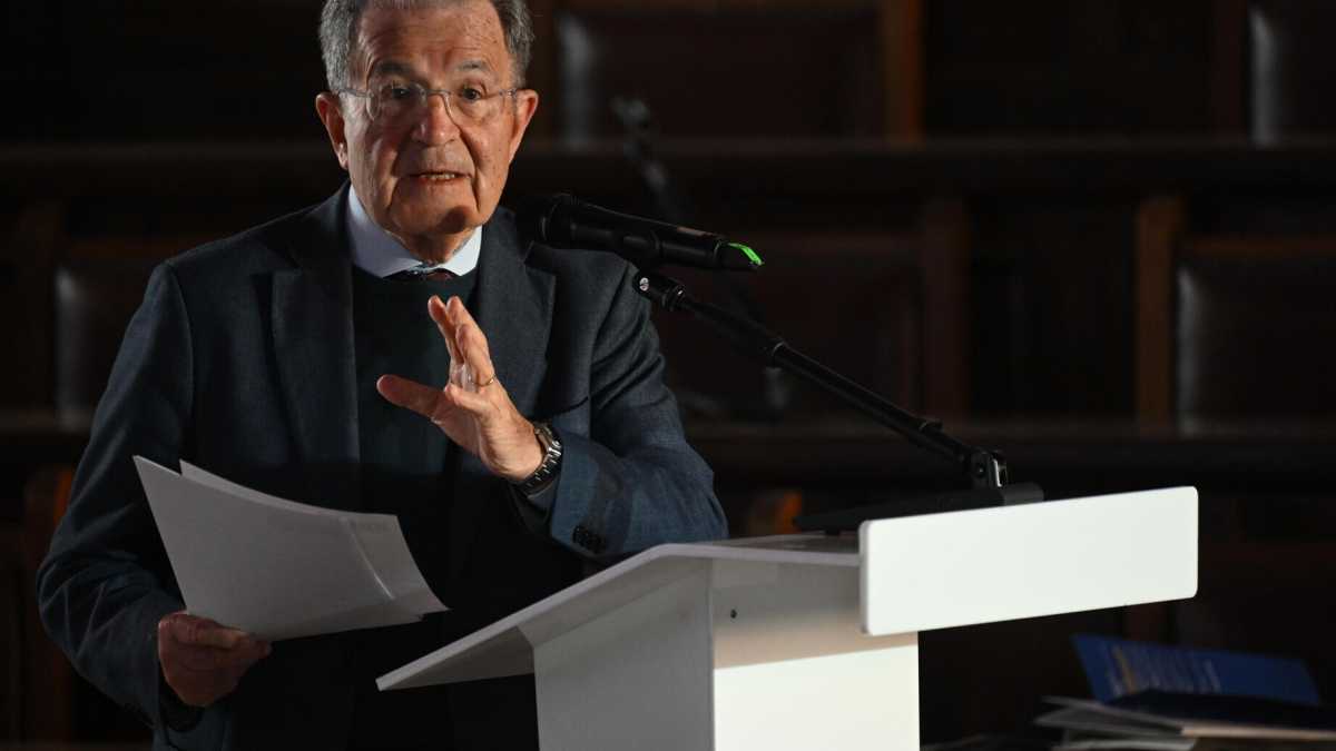 Immagine di Il centro ora è un affare del Pd. I consigli di Romano Prodi a Schlein