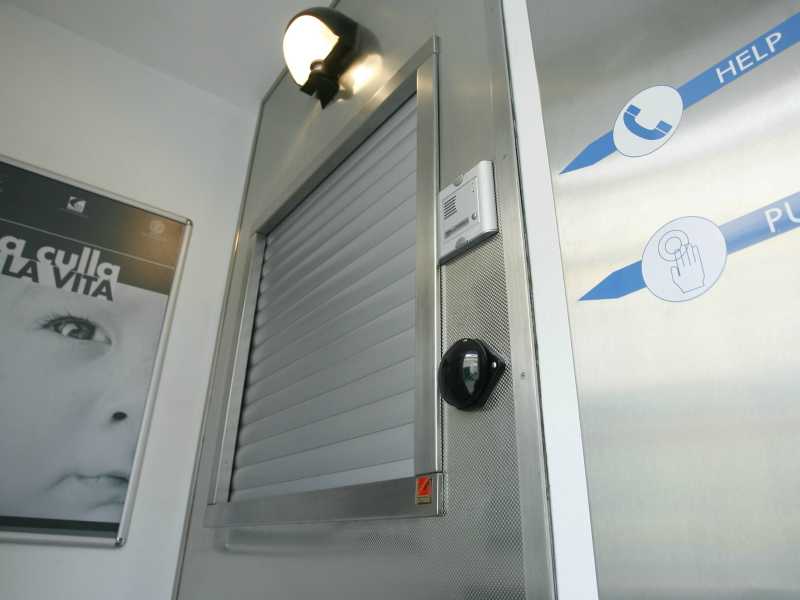 Il coraggio di due madri, nonostante i vicini di casa impiccioni
