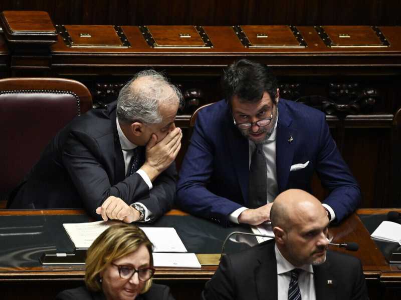 Migranti, la maggioranza vuole lo stop alla protezione speciale. Festeggia Salvini: "Tornano i miei decreti"