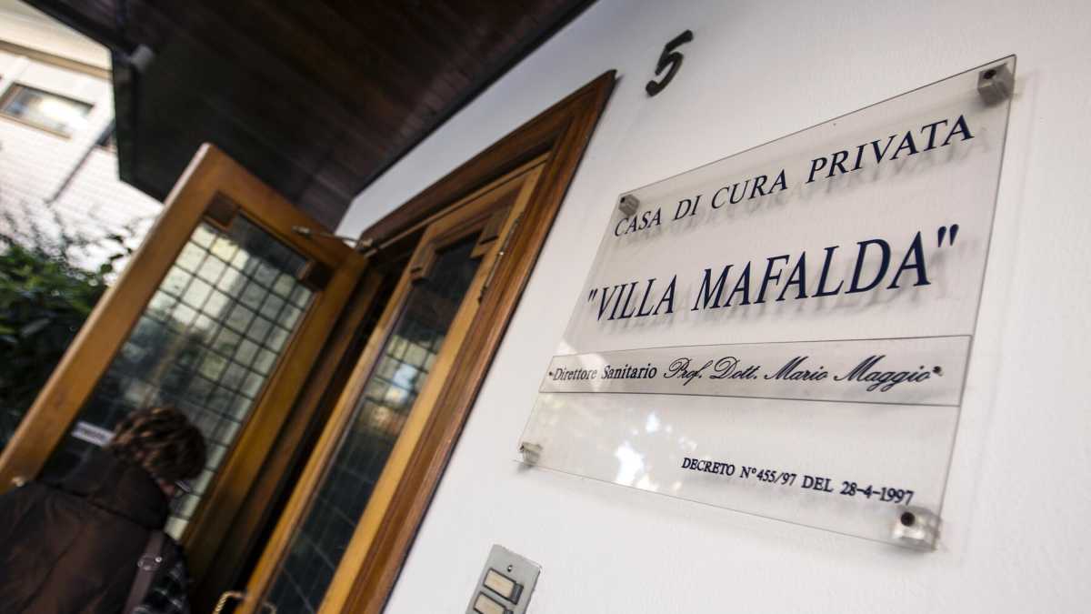 Immagine di Per Giovanna, che aveva dieci anni. Una storia che fa piangere anche di rabbia