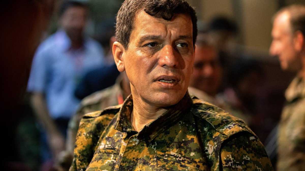Immagine di Il leader dei curdi in Siria è con tre americani e arriva un drone: il sospettato è Erdogan