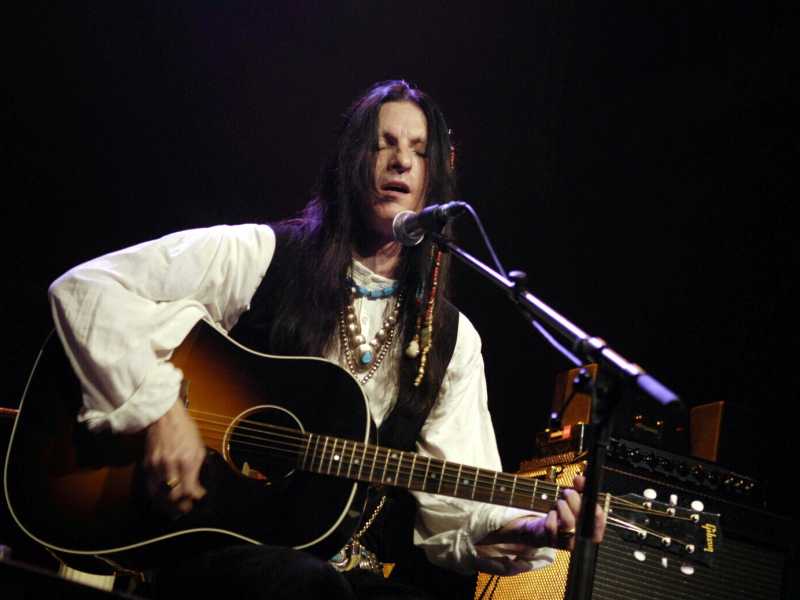 Willy DeVille si diceva &ldquo;in parte irochese, in parte basco&rdquo; (foto Olycom)&nbsp;<br />