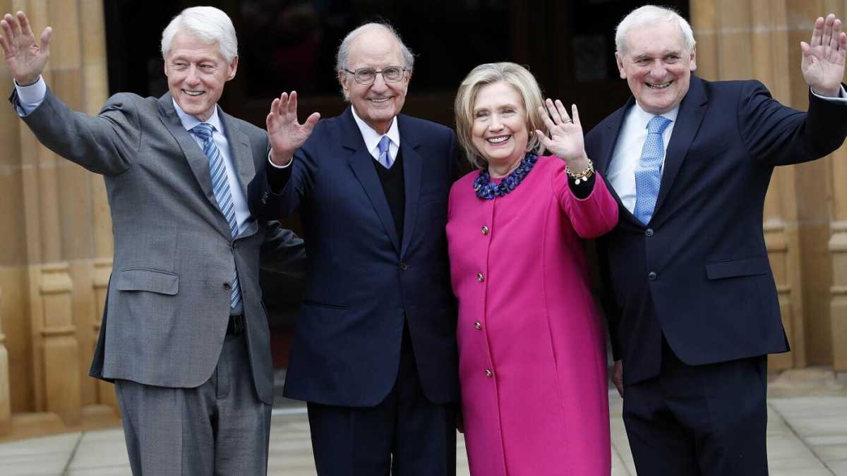Immagine di Clinton, Blair e Ahern a Belfast celebrano i 25 anni dagli Accordi del Venerdì Santo